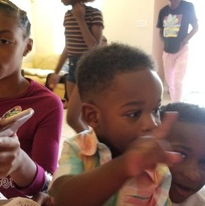 Meet your Posher, Gloria